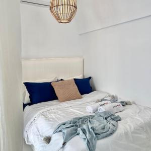 Letto o letti in una camera di Zina Apartment Sidi Bou Said