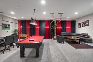 Istumisnurk majutusasutuses Gameroom, Pool, Spa, Firepit by MariamsBnb