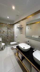 A bathroom at Zanhotel Tre Vecchi