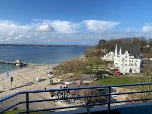 グリュックスブルクにあるFördeblick Annaの海岸の建物 +6枚の写真