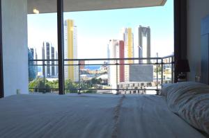 Posteľ alebo postele v izbe v ubytovaní Tu Paraíso Costero en Playa de Poniente, Vistas al Mar, Arena Dorada y un Entorno de Lujo