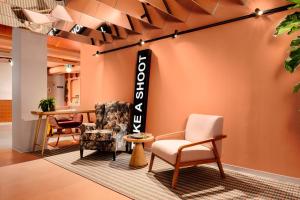Ruang duduk di Coeo Hernan Ruiz Rooftop Pool Hostel