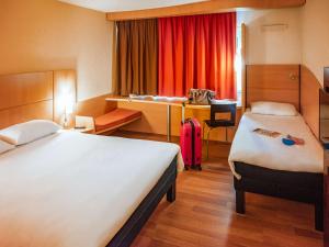 Postel nebo postele na pokoji v ubytování ibis Belfort Danjoutin
