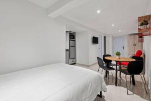 Η κουζίνα ή μικρή κουζίνα στο Marina Luxury Rooms #6 +20 φωτογραφίες