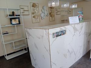 a white marble counter with shelves in a room at Apartamentos El Velero in Torremolinos