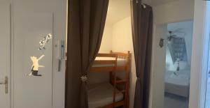 Postel nebo postele na pokoji v ubytování Cap des pins + 24 fotografií