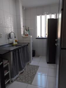Nhà bếp/bếp nhỏ tại Apartamento térreo, 2 quartos, 300m da praia de Atalaia, Aracaju +11 ảnh