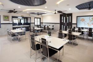 埃纳尼亚斯奈斯特酒店餐厅或其他用餐的地方