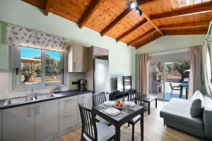 Køkken eller tekøkken på Small Halipoma Odysseas into Lefkada town close