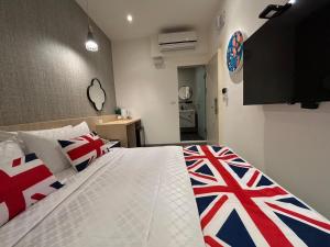 Uma cama ou camas num quarto em 墾丁卿卿文旅