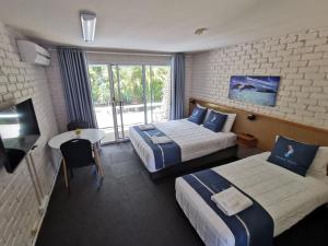 Postel nebo postele na pokoji v ubytování Aquajet Motel + 37 fotografií