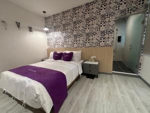 Uma cama ou camas num quarto em 墾丁卿卿文旅