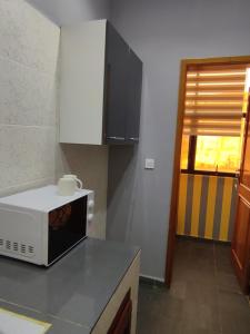 Kuchyň nebo kuchyňský kout v ubytování HOTEL APPART B4U Be For You Nos logement affichent un style résolument unique
