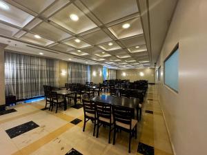 Et opholdsområde på فندق مسارات المشاعر