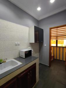 Kuchyň nebo kuchyňský kout v ubytování HOTEL APPART B4U Be For You Nos logement affichent un style résolument unique