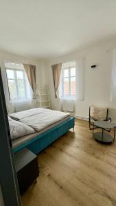 Postel nebo postele na pokoji v ubytování Family Apartments Černice