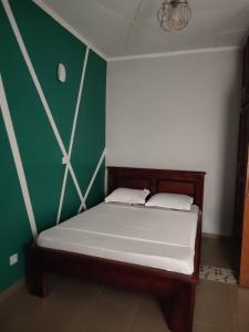 Postel nebo postele na pokoji v ubytování HOTEL APPART B4U Be For You Nos logement affichent un style résolument unique