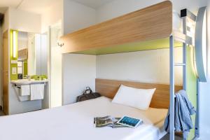 Postel nebo postele na pokoji v ubytování ibis budget Karlsruhe