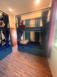 Skyard Hostel Harshil Valley客房内的一张或多张床位