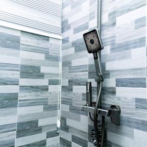 a shower with a hair dryer in a bathroom at Firnic Luxurious Private Hotel in Accra