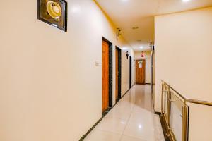 Fotografie z fotogalerie ubytování FabExpress Prakash Inn - Nr Mumbai International Airport v Bombaji