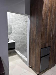 Et badeværelse på Bon Voyage Inn