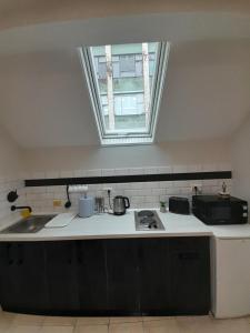 Η κουζίνα ή μικρή κουζίνα στο Cool & Cozy Center