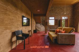 a living room with a couch and a chair at Casa na pedra em Serra Negra vista para montanha in Bezerros +28 photos