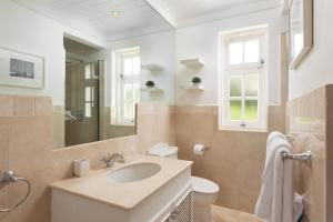 Ένα μπάνιο στο Fig Tree House At Royal Westmore Land +9 φωτογραφίες