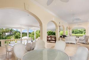 Χώρος καθιστικού στο Fig Tree House At Royal Westmore Land