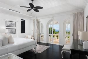 Ένα ή περισσότερα κρεβάτια σε δωμάτιο στο Fig Tree House At Royal Westmore Land