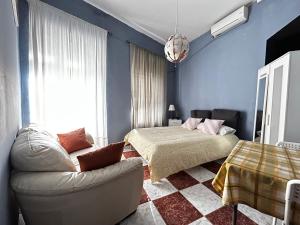 Posezení v ubytování Santa Isabel Low Cost Rooms in private house