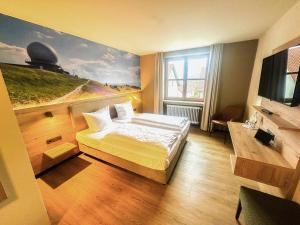 Postel nebo postele na pokoji v ubytování Hotel Berghof + 24 fotografií