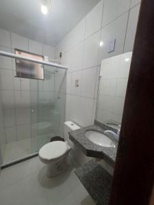 A bathroom at Pousada Estrela Mares Suíte 204