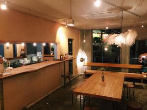 Restaurace v ubytování Y Pub & Hostel Tottori