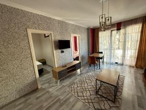 Sjónvarps- og/eða afþreyingartæki á Karvi Hostel & Suites