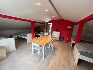 a room with a table and chairs in a room at Mieszkanie na Zielonej in Olsztyn