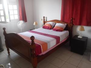 Una cama o camas en una habitación de MANIKOU