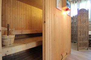 a sauna with a wooden wall and a barrel at Catullo 18 Apartment, Lago Di Garda, Jacuzzi in Desenzano del Garda +17 photos