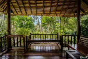 Ban Sainai Resort- SHA Extra Plus Aonang's Green Resort外面的花园