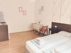 Posteľ alebo postele v izbe v ubytovaní 1#Parliament Sunflower Apartments Room