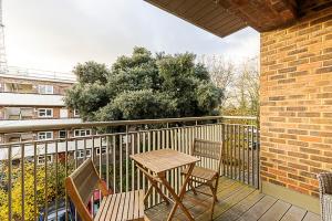 Μπαλκόνι ή βεράντα στο Chic Crystal Palace Flat with Balcony & Workspace +18 φωτογραφίες