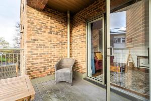 Μπαλκόνι ή βεράντα στο Chic Crystal Palace Flat with Balcony & Workspace