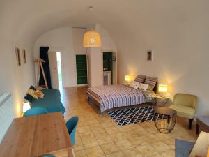 a living room with a bed and a table at Les chambres de Preisch in Évrange