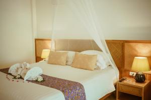 Ban Sainai Resort- SHA Extra Plus Aonang's Green Resort客房内的一张或多张床位