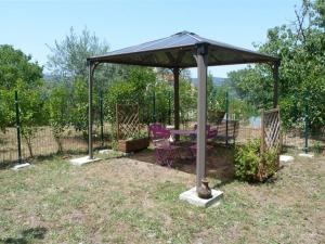 Vonkajšia záhrada v ubytovaní Maison F3 avec jardin, terrasse, parking, WIFI, animaux admis - Céret - FR-1-703-43 + 3 fotografie