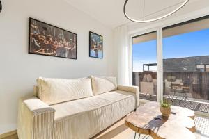 Modern Apt with AC and Balcony 휴식 공간