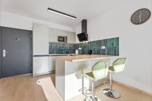 Modern Apt with AC and Balcony 주방 또는 간이 주방