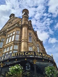 Gallery image of York Place Mews - Central 2 bed 2 bath Free Parking in Harrogate