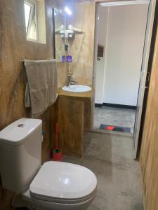 Et badeværelse på Le Palme Ahangama + 53 billeder